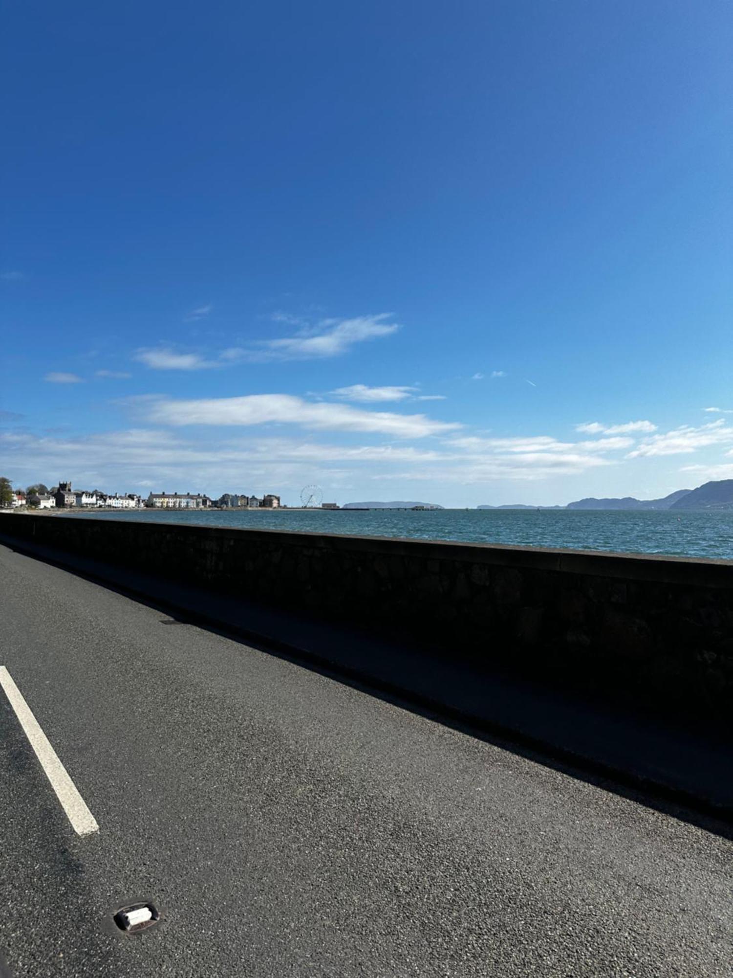 Ty Hapus Central Beaumaris Esterno foto